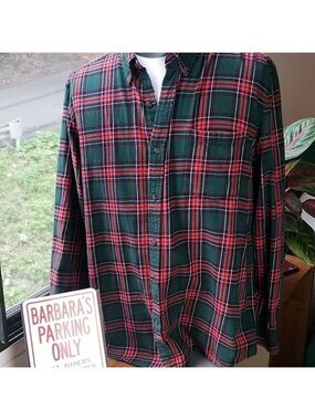 ST. JOHNS BAY PLAID LONG SLEEVE BUTTON DOWN